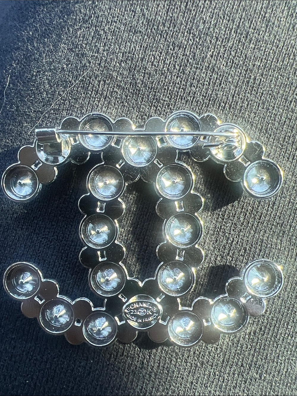 CHANEL Crystal CC Brooch in Clear and Silver - Picture 4 of 9
